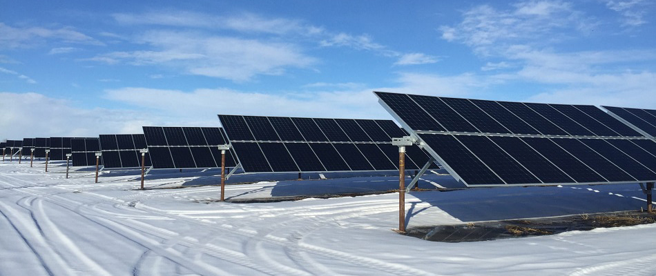 The right way to maintain a solar power station in heavy snow